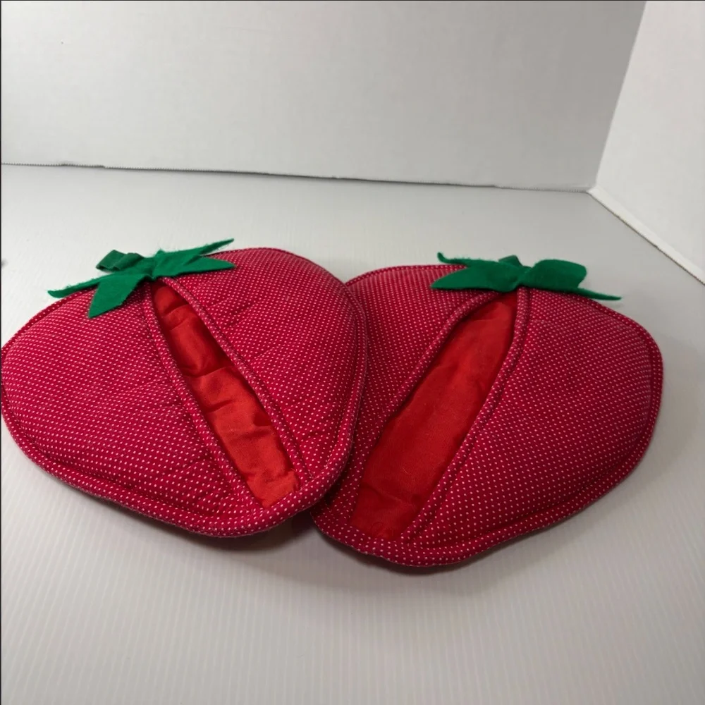 Vintage Strawberry Shaped Pot Holders, Oven Mitts, Trivets, Potholders Set of 2